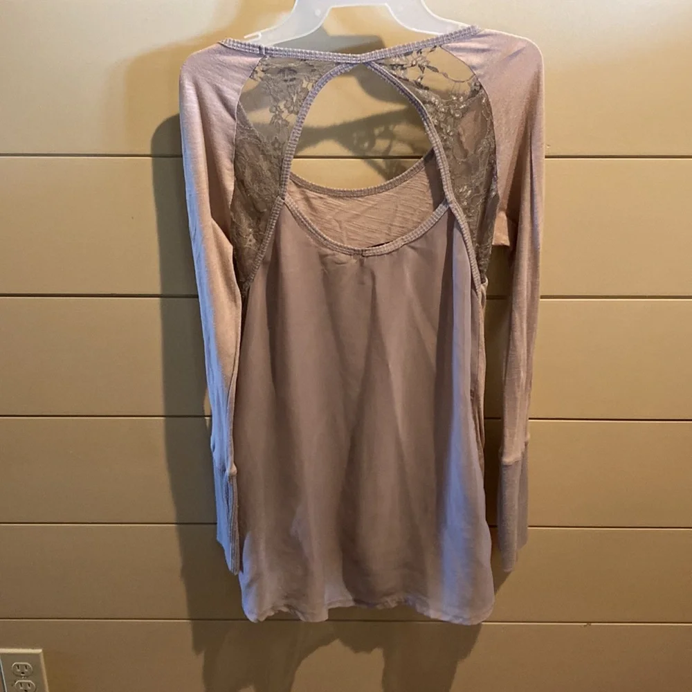 Women’s Long-Sleeve Lace Back Top in Blush